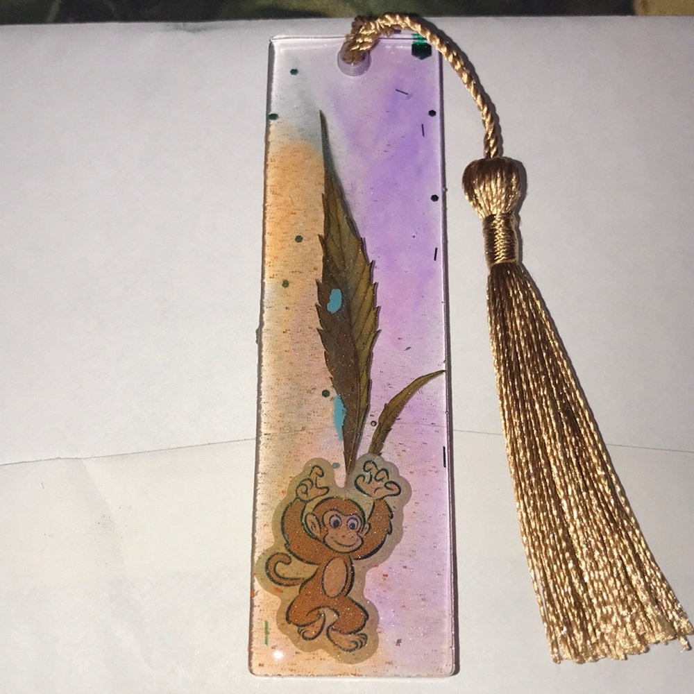 Custom epoxy resin bookmark New colors 🌈 glitter and red eyed 🙊 & leaf 🍁